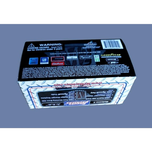 2009 M2 Machines 1958 Plymouth Fury Ground Pounders Release 01 1:64 Gold 09-06 - Picture 9 of 10